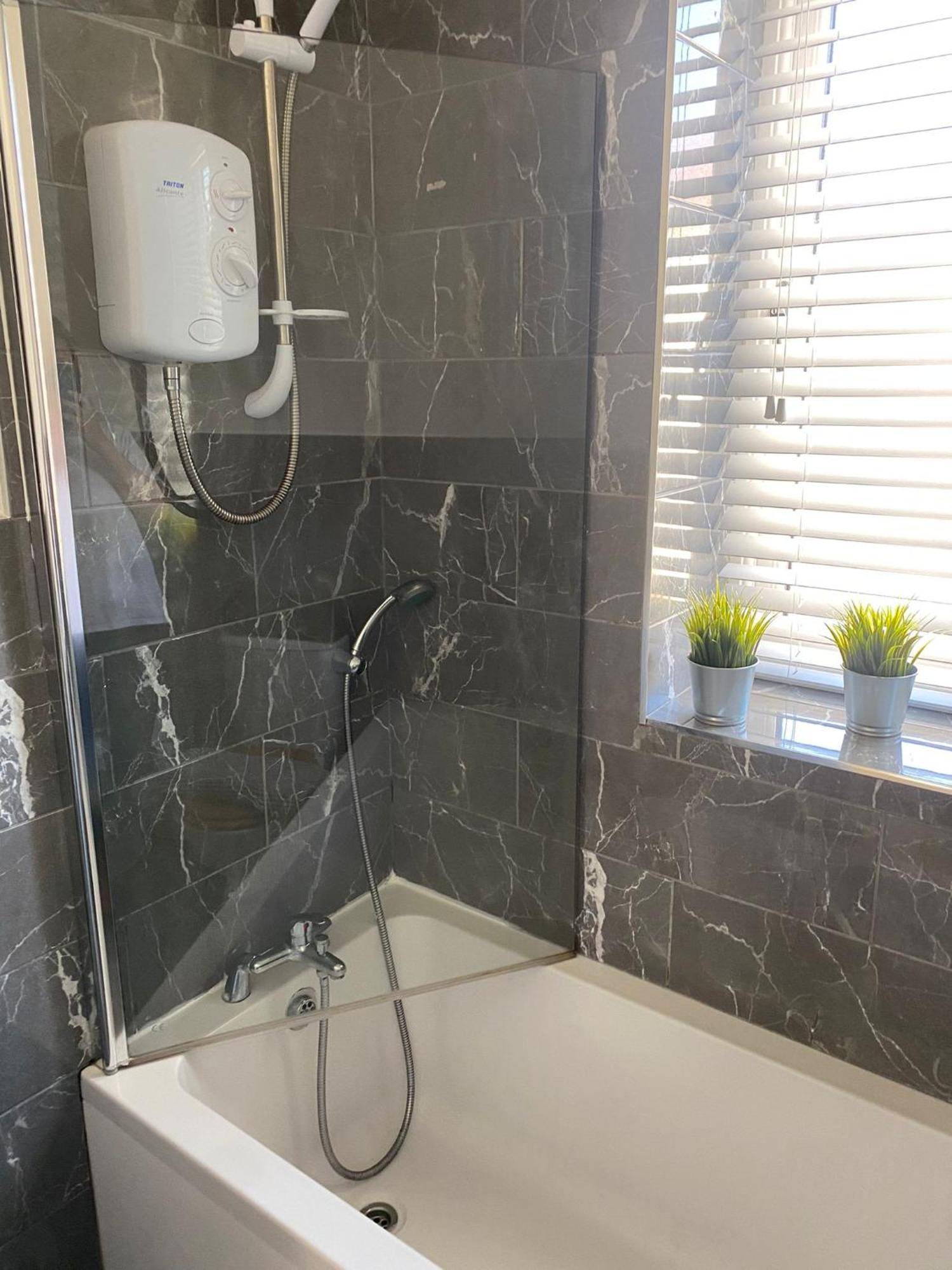 Spacious 2 Bedroom Apartment Liverpool Buitenkant foto