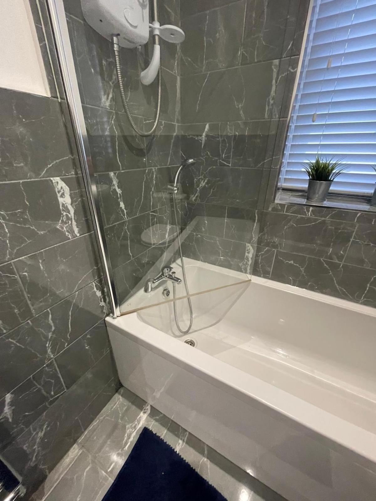 Spacious 2 Bedroom Apartment Liverpool Buitenkant foto