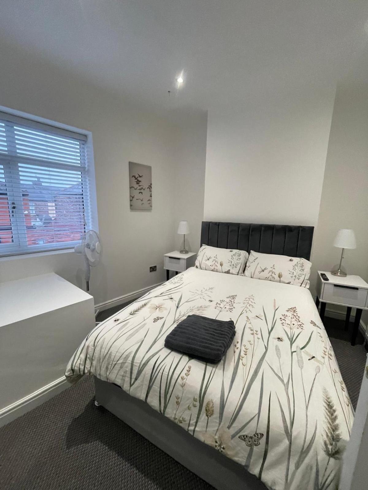 Spacious 2 Bedroom Apartment Liverpool Buitenkant foto