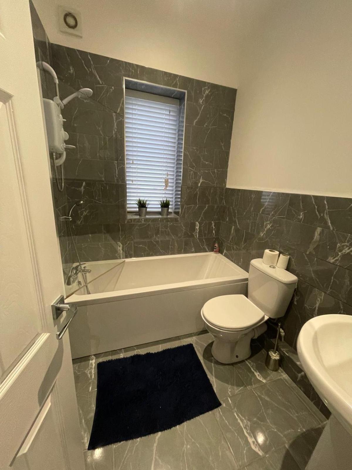 Spacious 2 Bedroom Apartment Liverpool Buitenkant foto