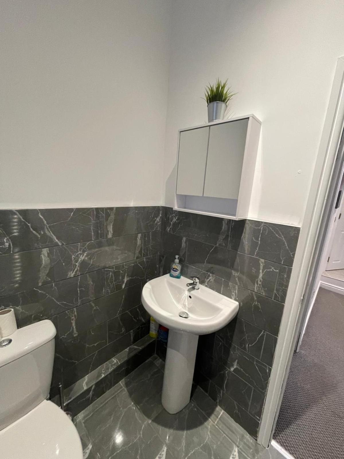 Spacious 2 Bedroom Apartment Liverpool Buitenkant foto